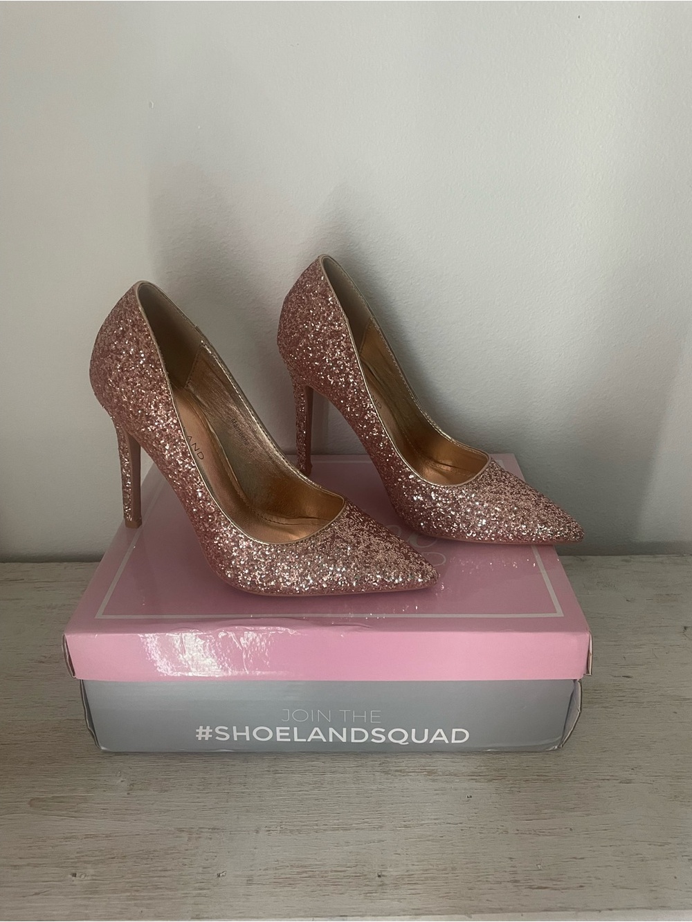Women's Rose Gold Glitter Pointed Toe Pumps - Size 6